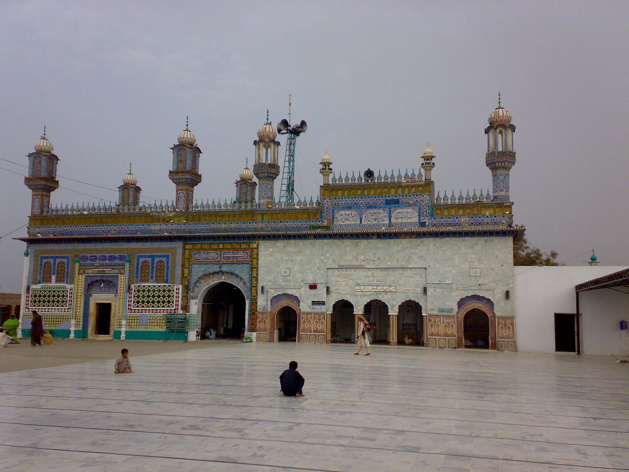 Click image for larger version

Name:	Darbarsharif.jpg
Views:	26
Size:	1.63 MB
ID:	4274216